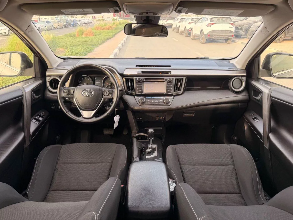 Toyota RAV4 XLE 2.5L / Sunroof, 4WD Full option-4-0