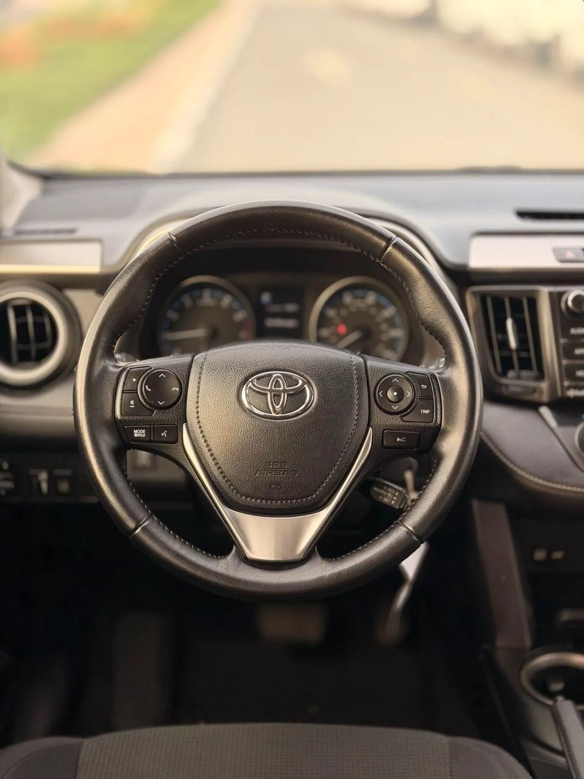 Toyota RAV4 XLE 2.5L / Sunroof, 4WD Full option-8-0