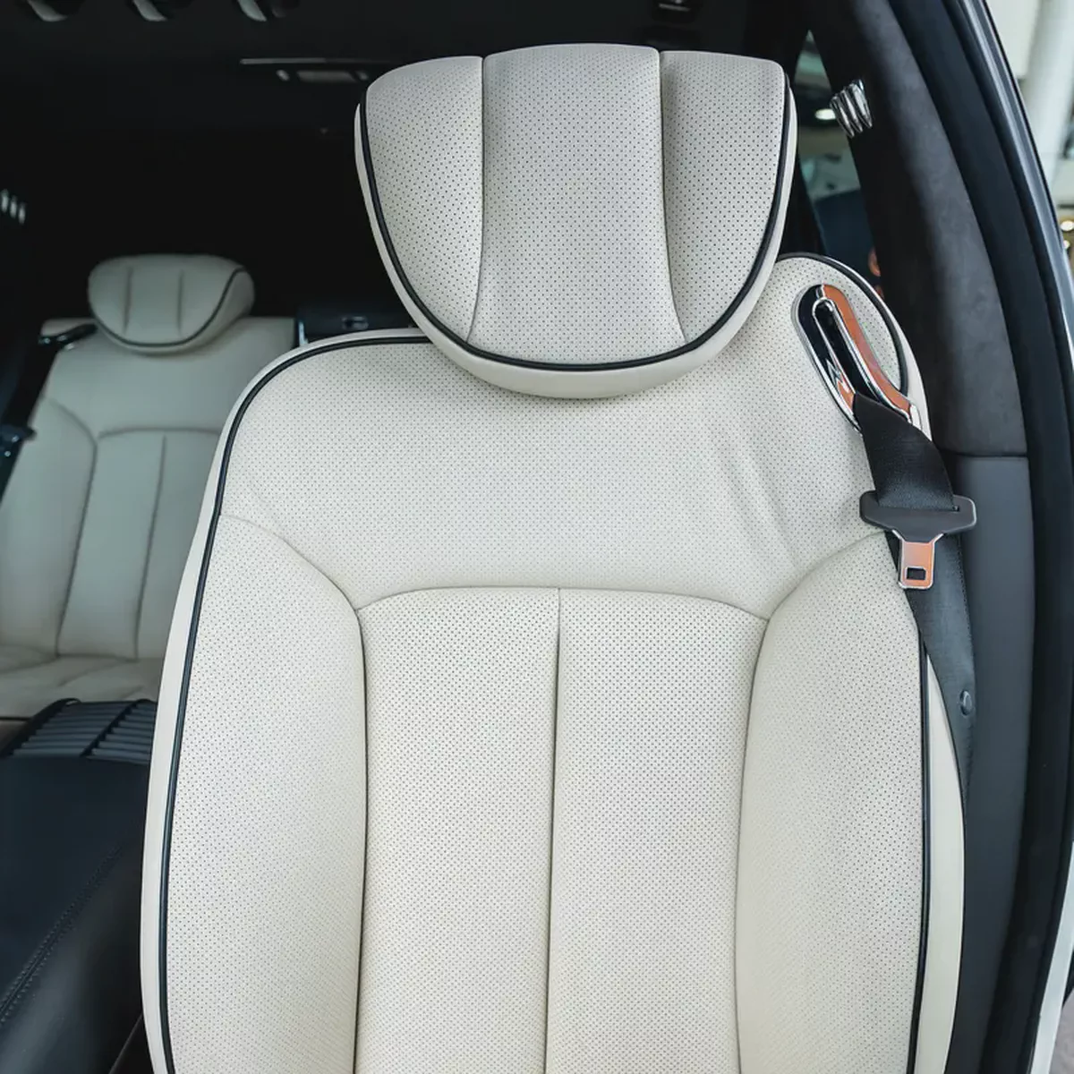 Maybach 57 S - 2009 - GCC Specs - 11,000KM-IMMCULATE CONDITION-9-9