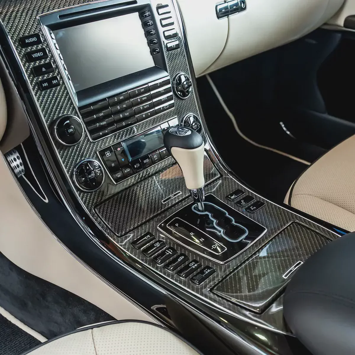 Maybach 57 S - 2009 - GCC Specs - 11,000KM-IMMCULATE CONDITION-14-14