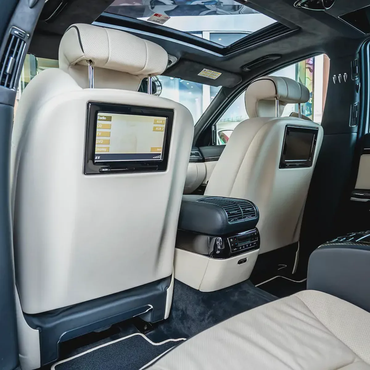 Maybach 57 S - 2009 - GCC Specs - 11,000KM-IMMCULATE CONDITION-16-16