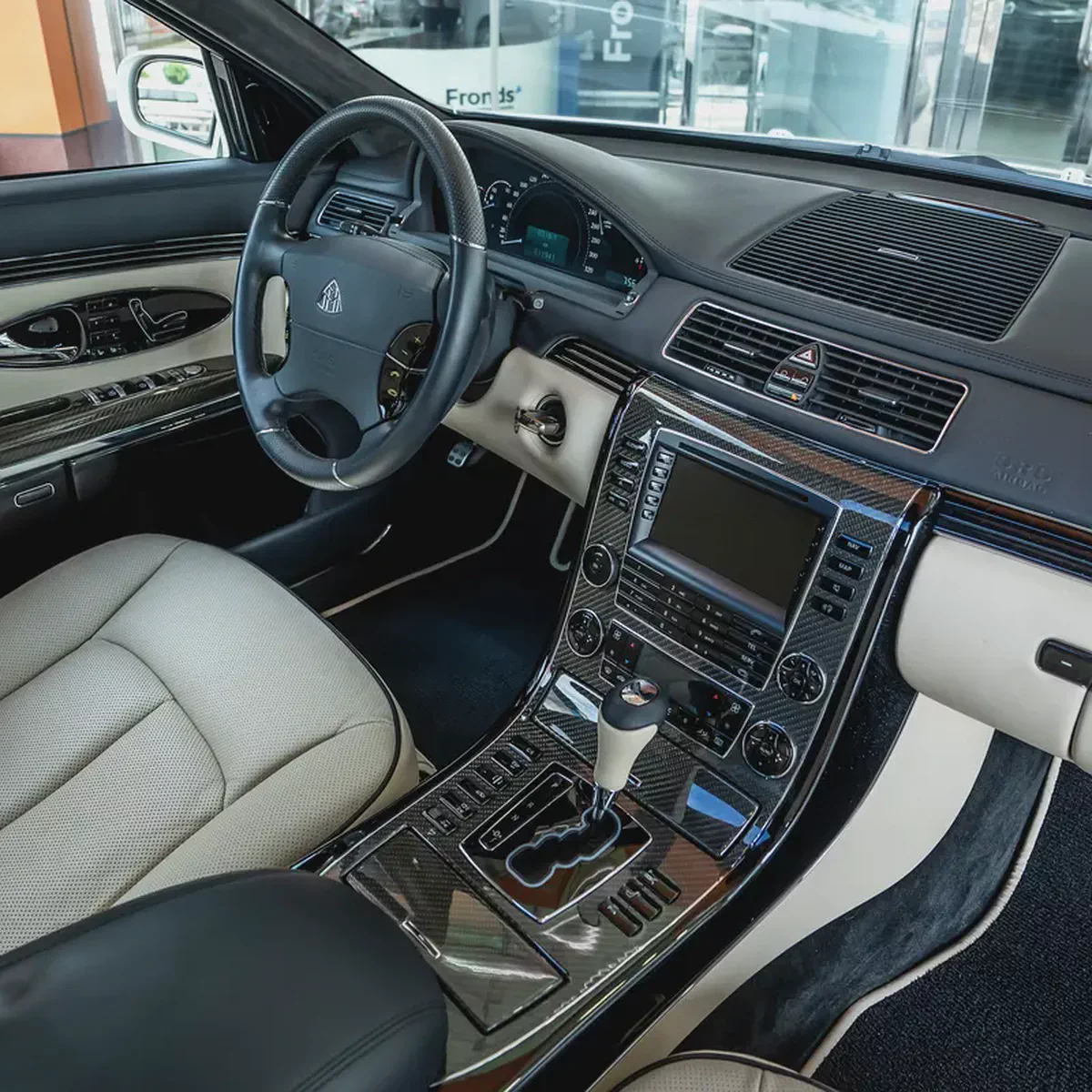 Maybach 57 S - 2009 - GCC Specs - 11,000KM-IMMCULATE CONDITION-18-18