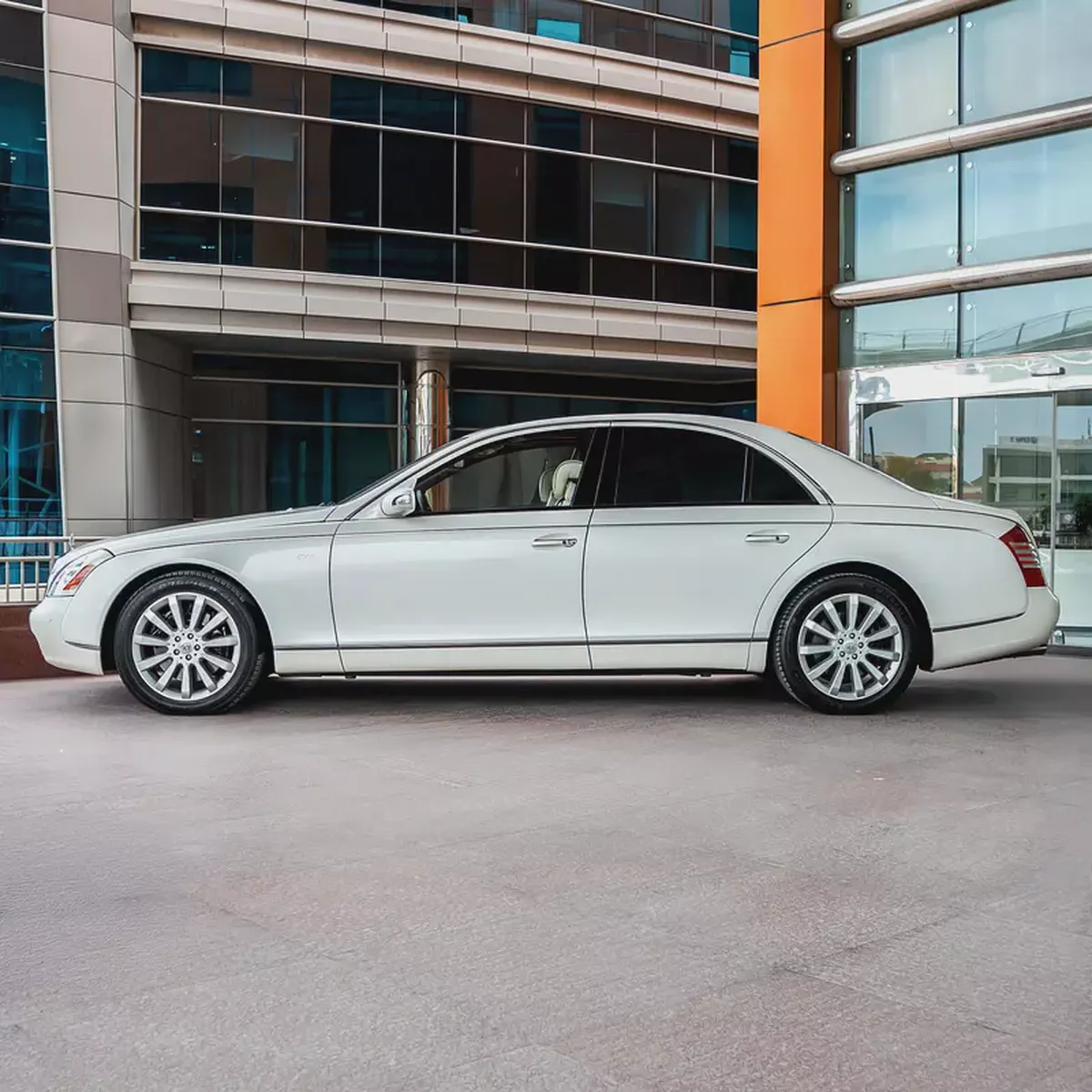 Maybach 57 S - 2009 - GCC Specs - 11,000KM-IMMCULATE CONDITION-4-4