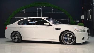 BMW M5 Competition 2013 GCC Specs - Pristine Condition-4