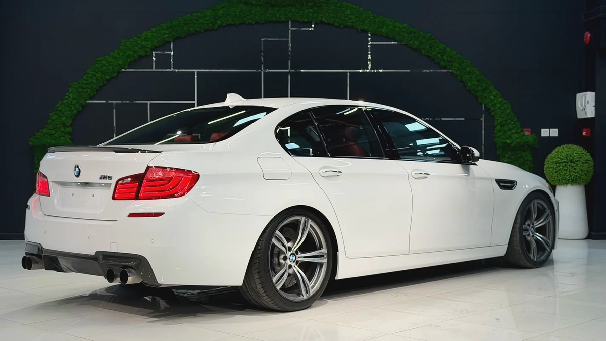 BMW M5 Competition 2013 GCC Specs - Pristine Condition-6-6