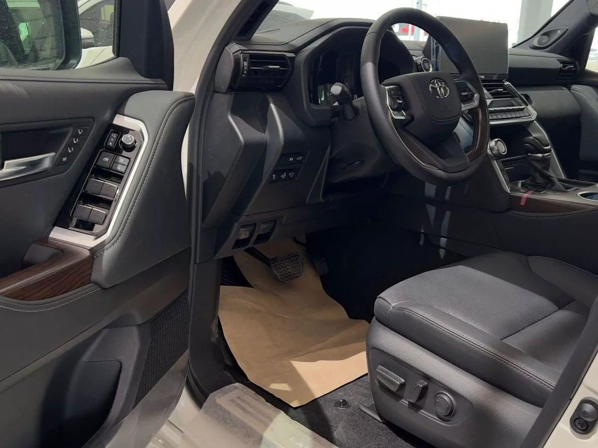 Toyota Land Cruiser TOYOTA LC300 VX 4.0L - Toyota LC300 VX 4.0L (Inside Black) EXPORT ONLY-9-0