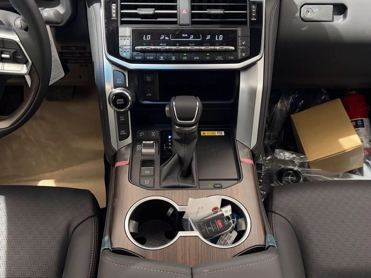Toyota Land Cruiser TOYOTA LC300 VX 4.0L - Toyota LC300 VX 4.0L (Inside Black) EXPORT ONLY-15-0