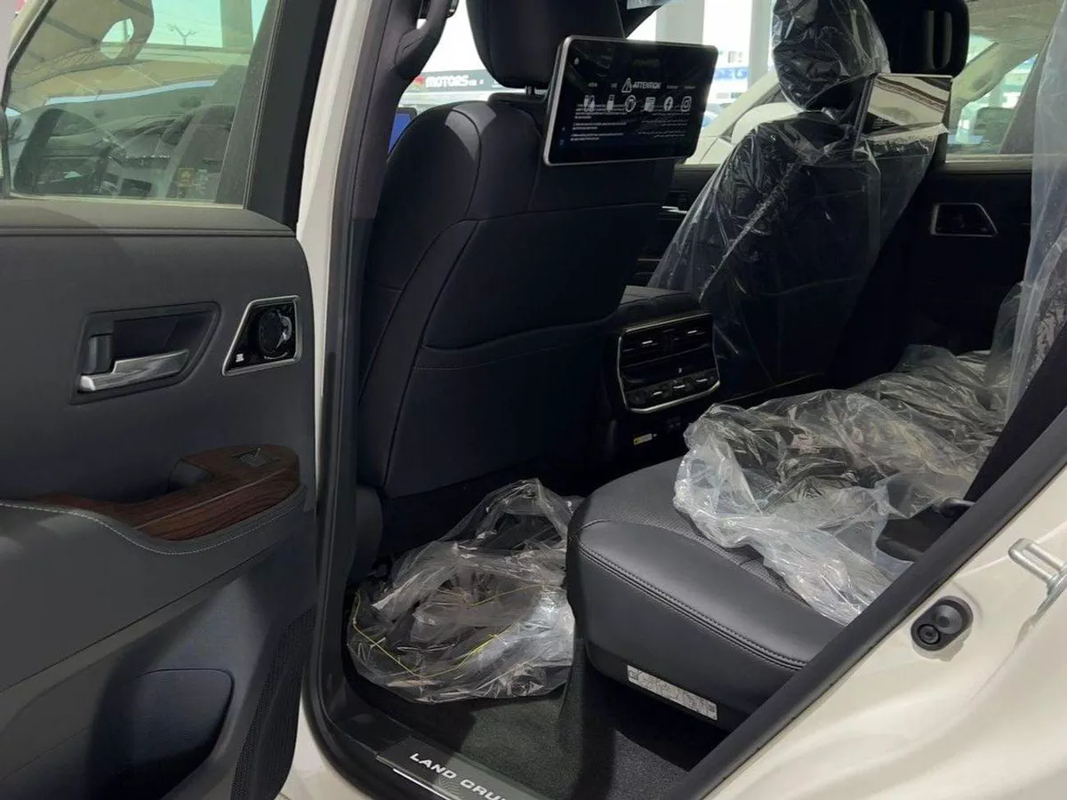 Toyota Land Cruiser TOYOTA LC300 VX 4.0L - Toyota LC300 VX 4.0L (Inside Black) EXPORT ONLY-24-0