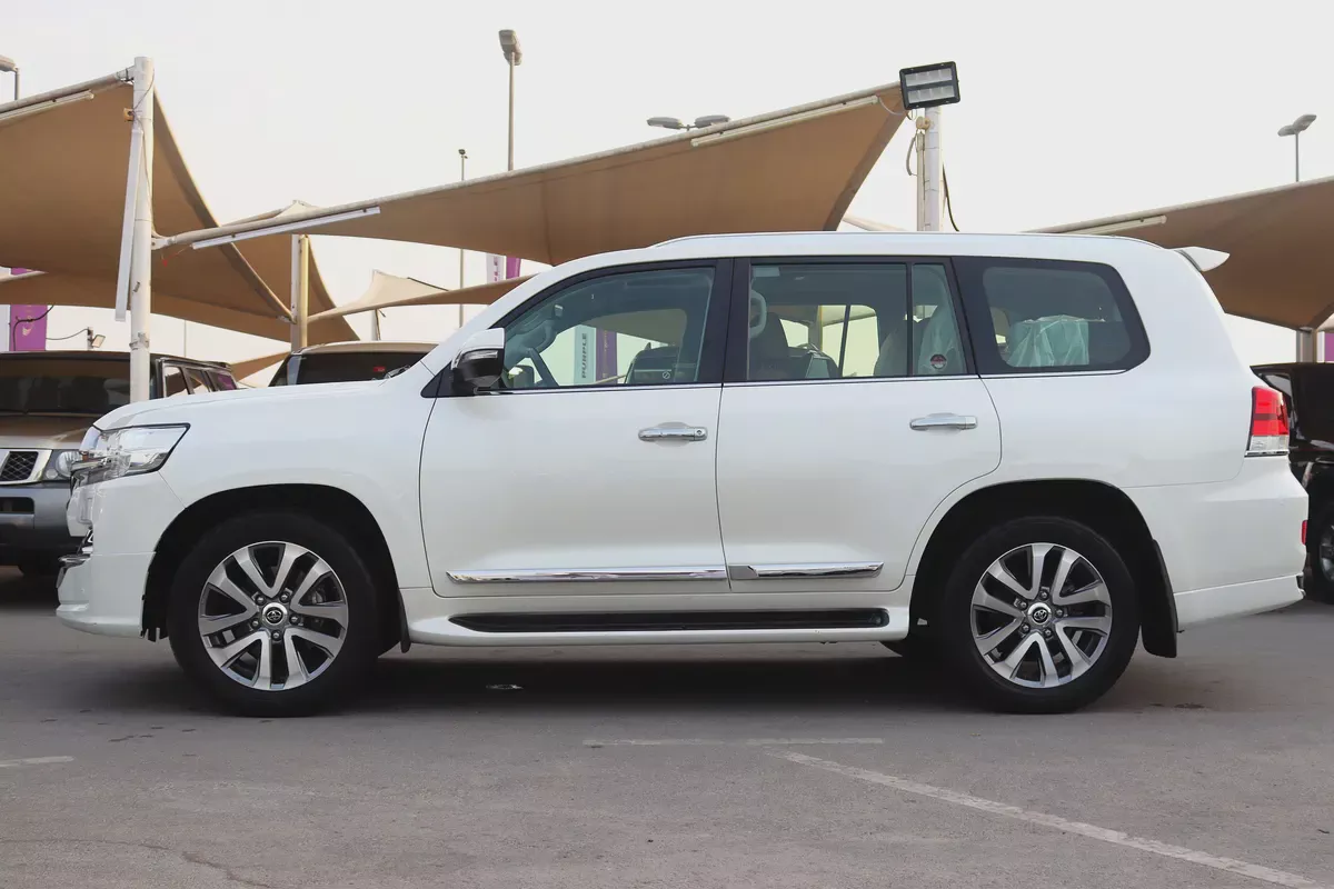 Toyota Land Cruiser VXR 2019 5.7-3-3