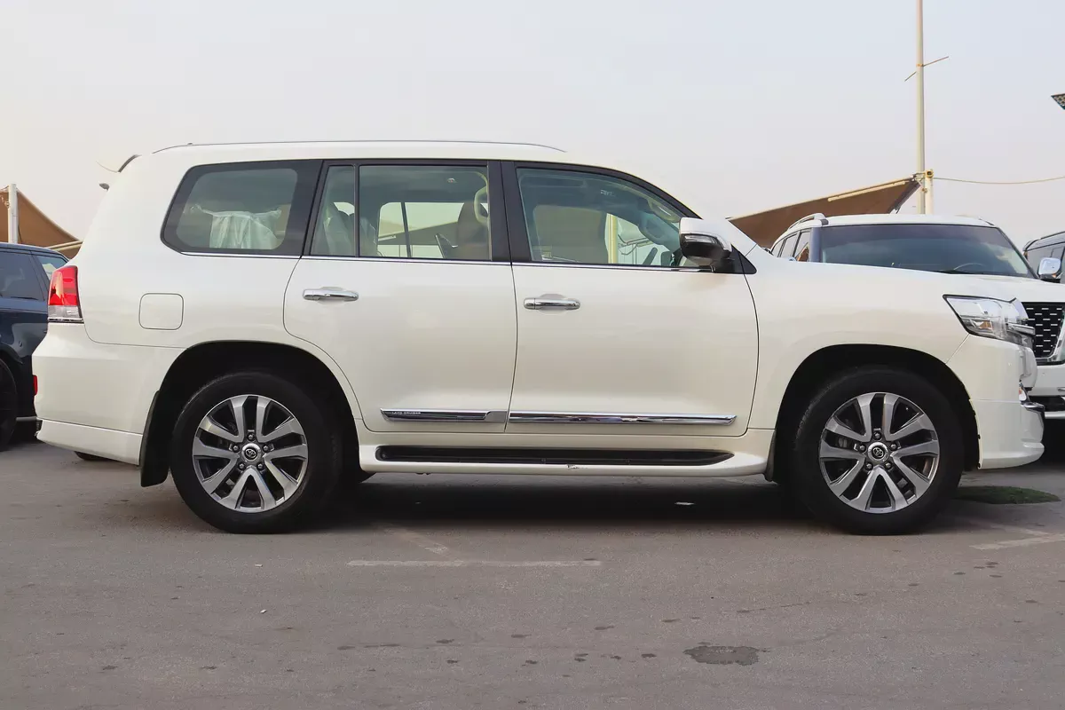 Toyota Land Cruiser VXR 2019 5.7-5-5