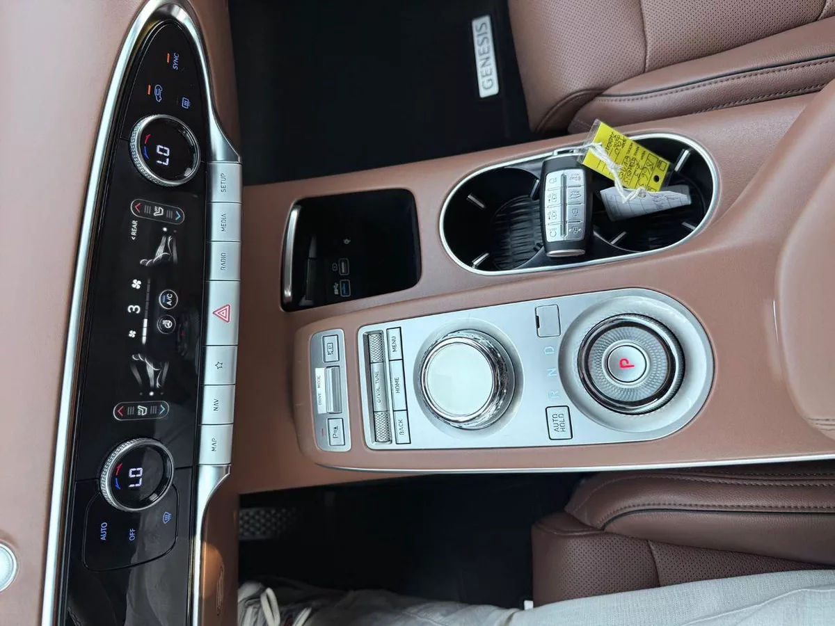 Genesis GV70 PLATINUM Premium 2.5L panoramic, 360 cameras-9-0