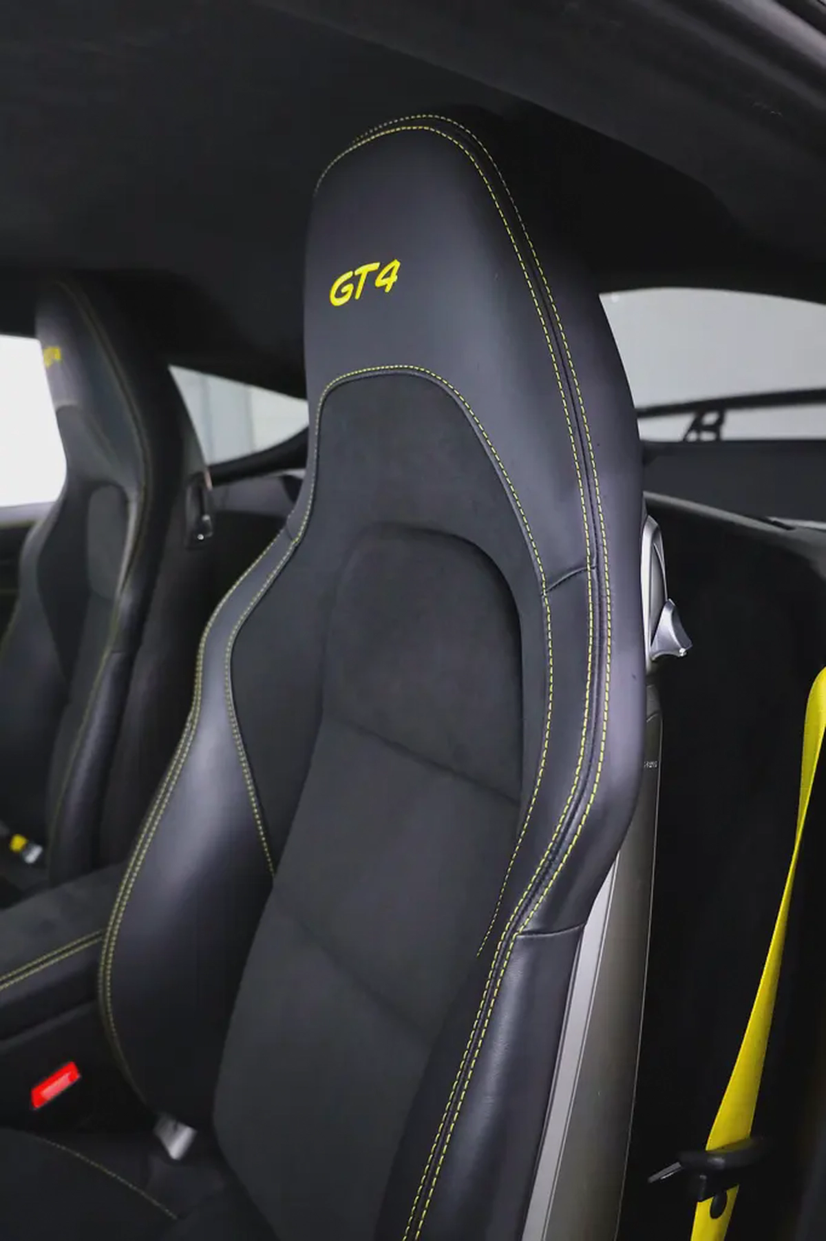PORSCHE GT4 CARBON PACKAGE + PREMIUM RIMS + FULLY LOADED + WARRANTY UNTIL JUNE 2027-12-12