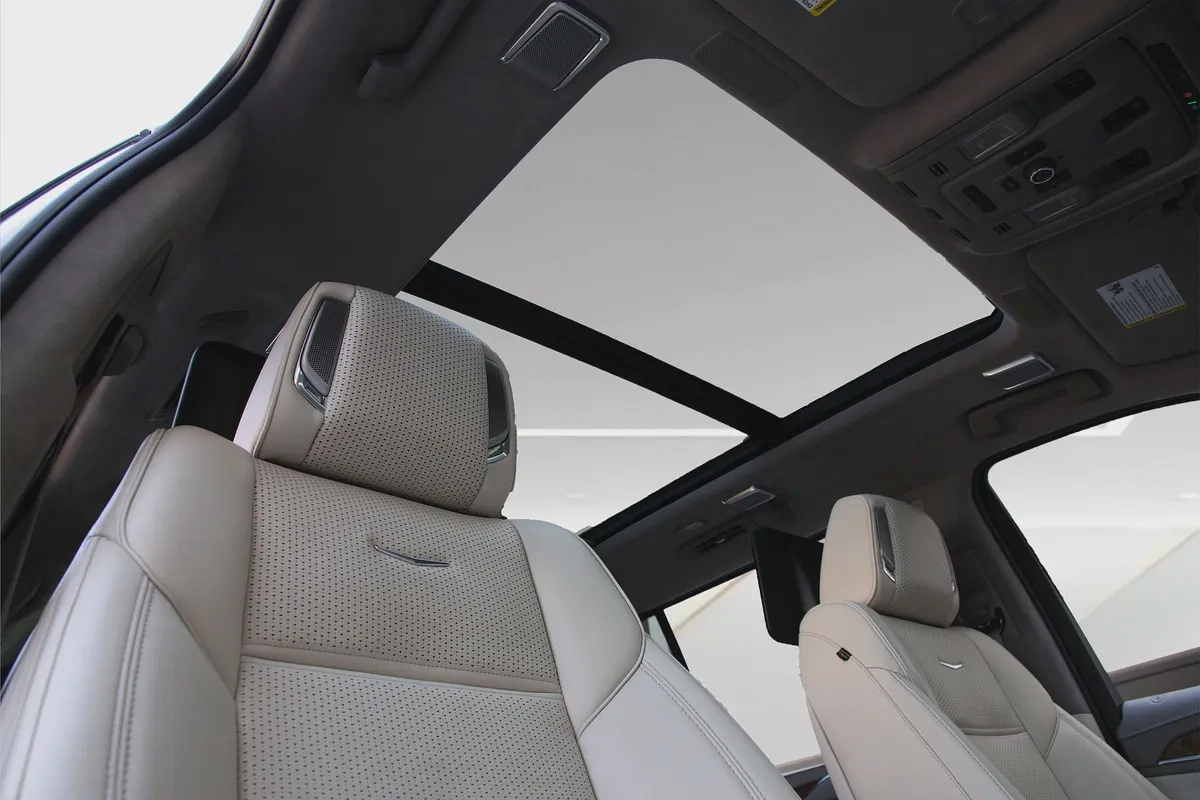 CADILLAC ESCALADE - ESV 4WD - PREMIUM LUXURY  - 2023 - FULLY LOADED - AMZING CONDITION-9-9
