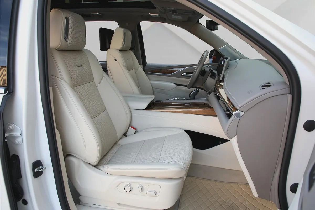 CADILLAC ESCALADE - ESV 4WD - PREMIUM LUXURY  - 2023 - FULLY LOADED - AMZING CONDITION-10-10