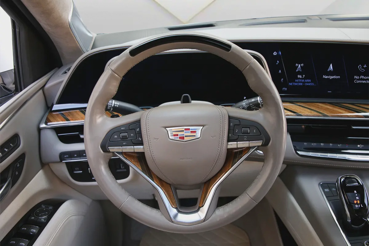 CADILLAC ESCALADE - ESV 4WD - PREMIUM LUXURY  - 2023 - FULLY LOADED - AMZING CONDITION-12-12