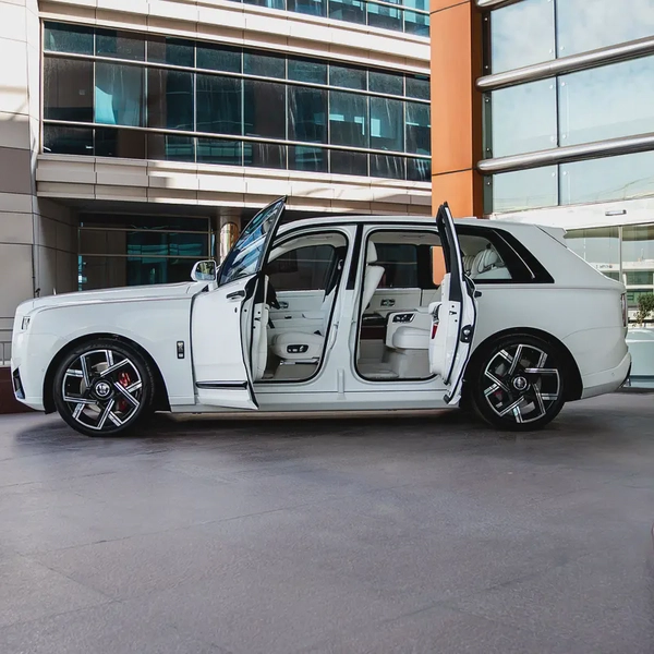 2025  ROLLS ROYCE CULLINAN BLACK BADGE ( BRAND NEW )