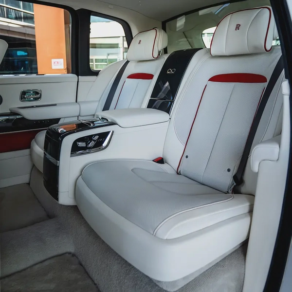 2025  ROLLS ROYCE CULLINAN BLACK BADGE ( BRAND NEW )