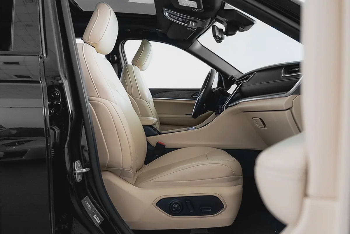 2,853 AED / 60 months | 0% DP | 2023 Jeep Grand Cherokee Limited + /  Jeep Warranty-7-7