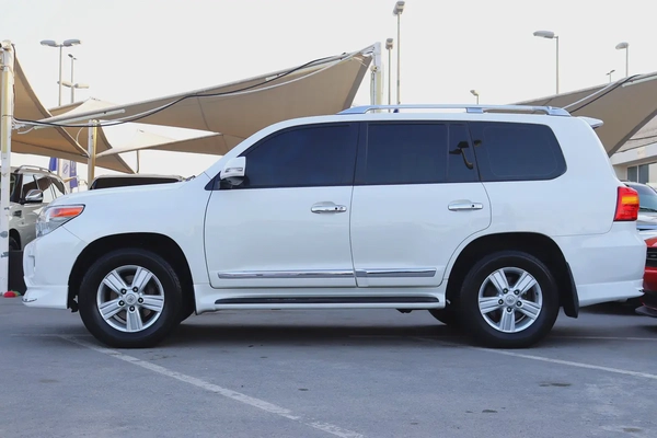 Toyota Land Cruiser VXR 2014 5.7 GCC Specs