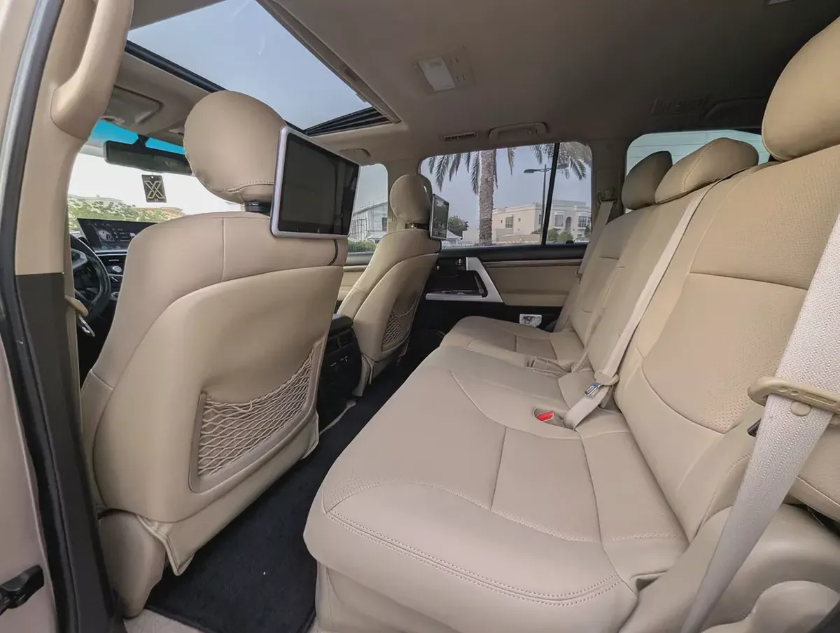 Pristine Toyota Land Cruiser 2011 | GCC Specs | Facelift To 2024 Full New Condition With Low KM-9-9