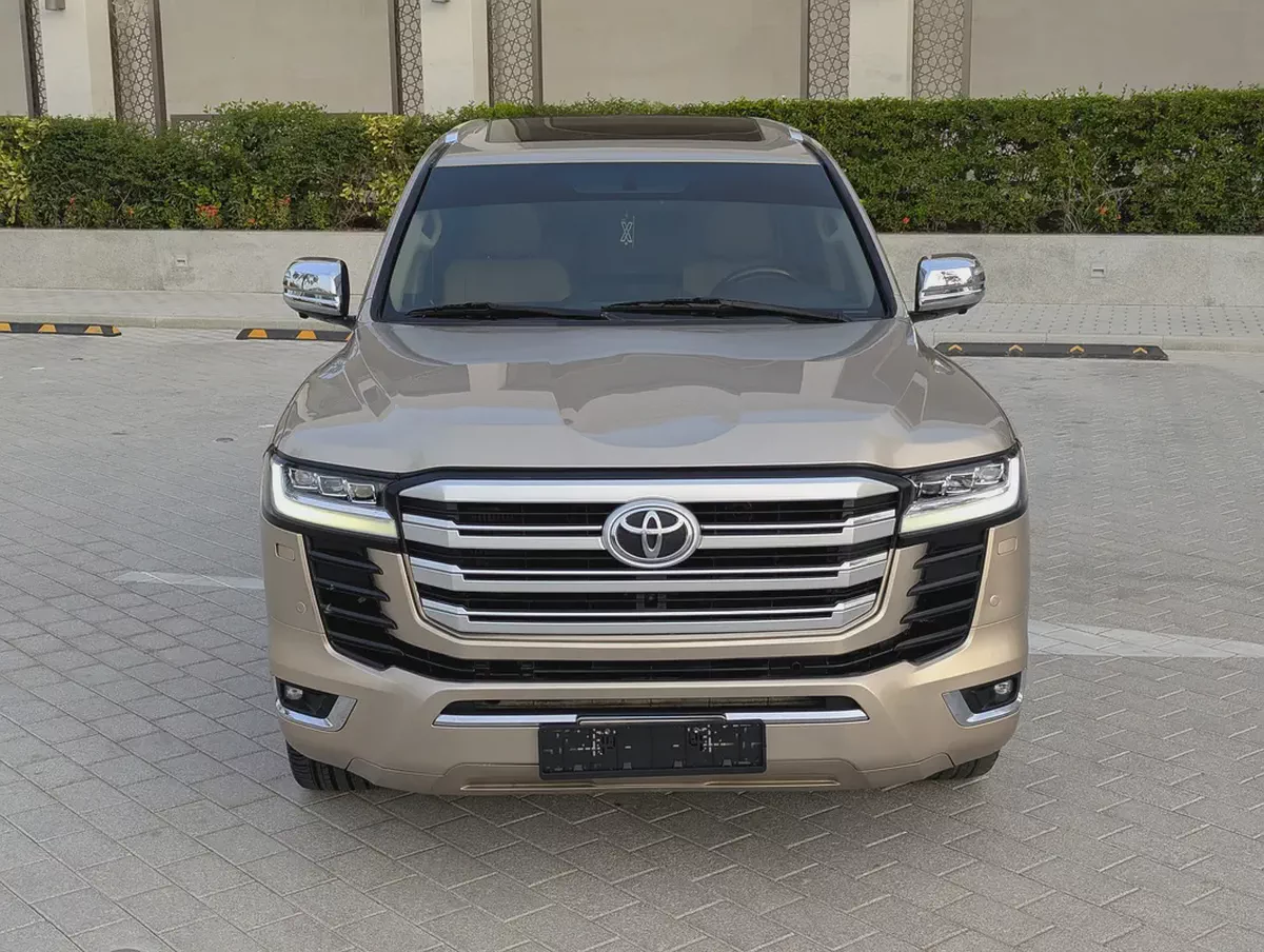 Pristine Toyota Land Cruiser 2011 | GCC Specs | Facelift To 2024 Full New Condition With Low KM-4-4