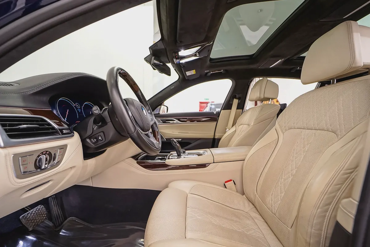 AED 4101 PM | BMW 750Li X drive 2016 | ONE OF VIP EDITION | FULL AGENCY SERVICE HISTORY | HIGH SPECS-9-9