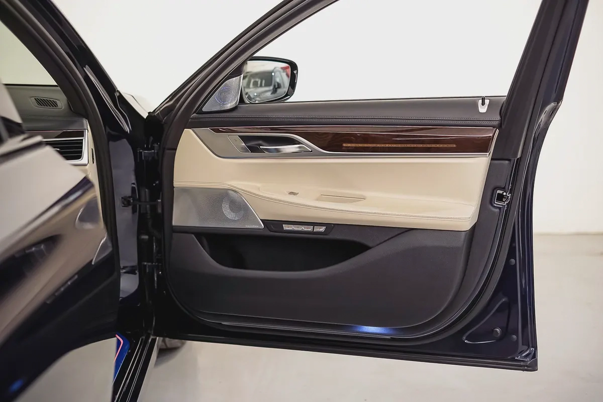 AED 4101 PM | BMW 750Li X drive 2016 | ONE OF VIP EDITION | FULL AGENCY SERVICE HISTORY | HIGH SPECS-12-12