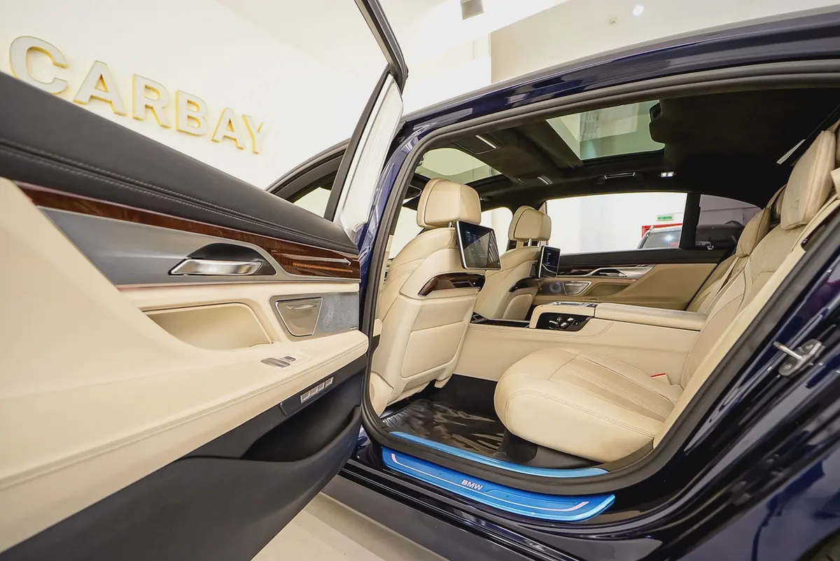 AED 4101 PM | BMW 750Li X drive 2016 | ONE OF VIP EDITION | FULL AGENCY SERVICE HISTORY | HIGH SPECS-17-17
