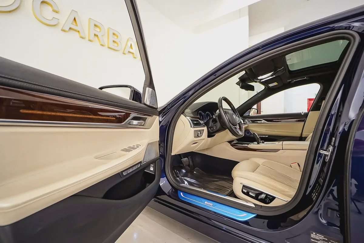 AED 4101 PM | BMW 750Li X drive 2016 | ONE OF VIP EDITION | FULL AGENCY SERVICE HISTORY | HIGH SPECS-8-8