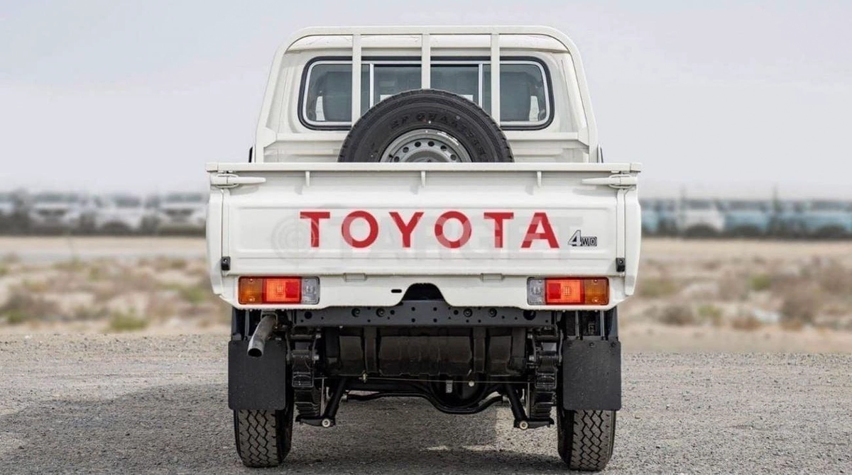 Toyota Land Cruiser Pick Up LC79 DC 4.5L V8 DIESEL