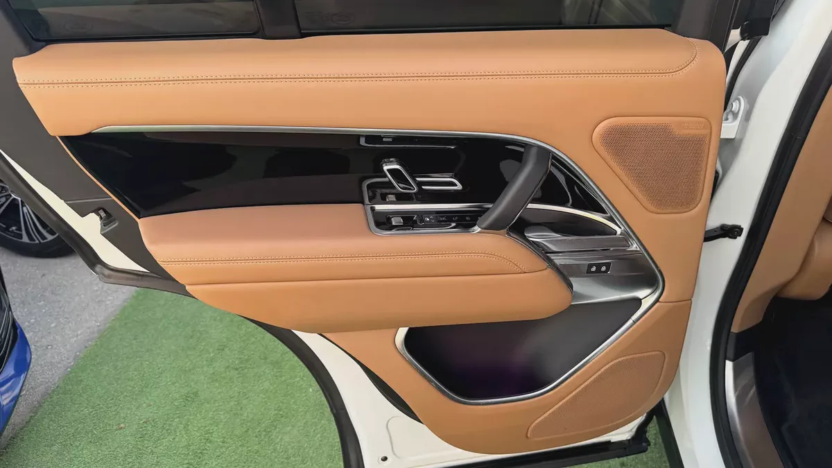 رنج روفر فوج موديل ٢٠٢٣ وارد امريكا كلين تايتل صبغ وكالة Range  Rover P400 SE 2023 | American Spec-7-7