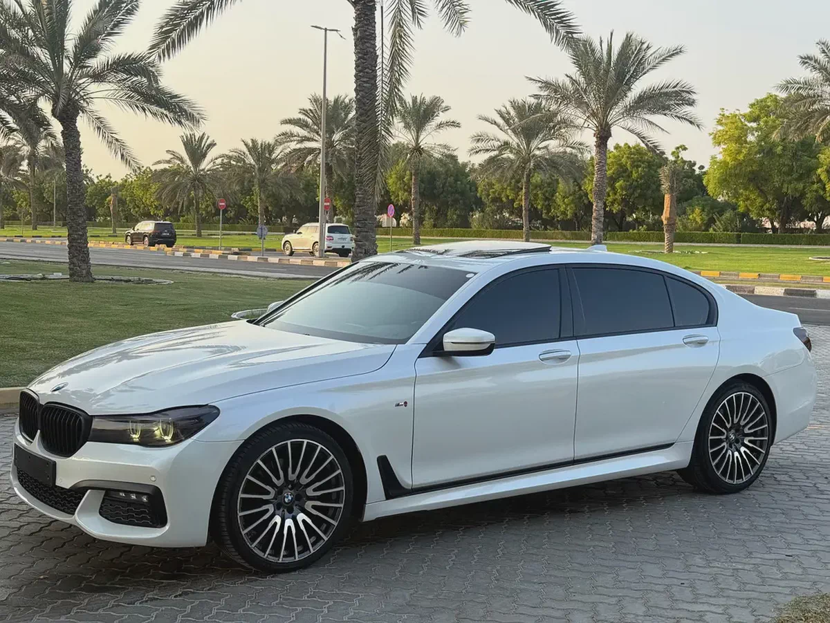 اول مالك من االوكالهStunning BMW 7-Series 730Li 2017 | GCC Specs | Low Mileage | Pristine Condition-9-9