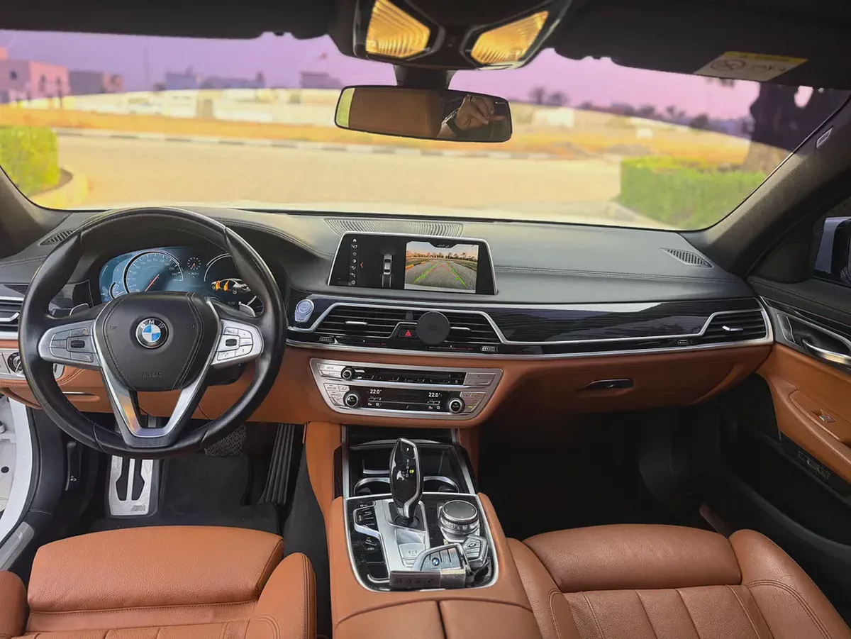 اول مالك من االوكالهStunning BMW 7-Series 730Li 2017 | GCC Specs | Low Mileage | Pristine Condition-10-10