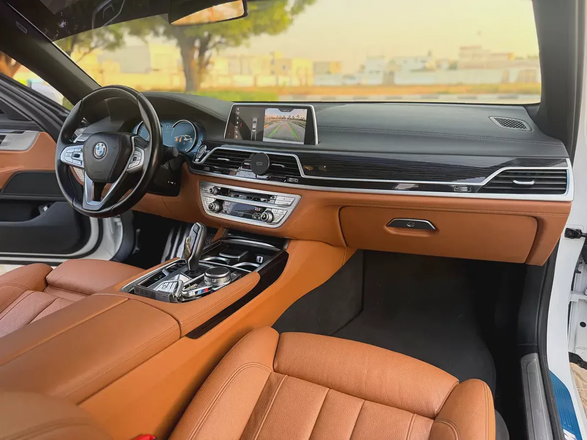 اول مالك من االوكالهStunning BMW 7-Series 730Li 2017 | GCC Specs | Low Mileage | Pristine Condition-11-11