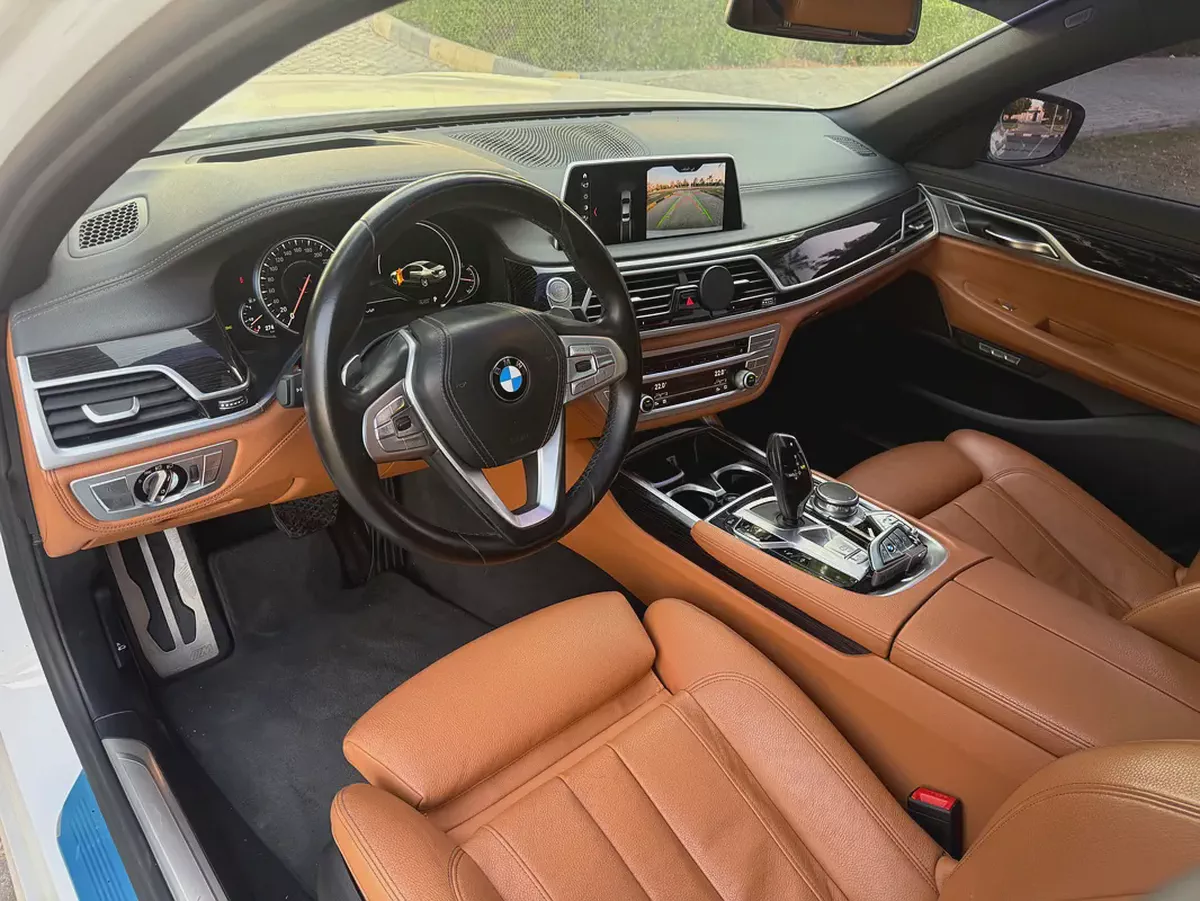 اول مالك من االوكالهStunning BMW 7-Series 730Li 2017 | GCC Specs | Low Mileage | Pristine Condition-12-12