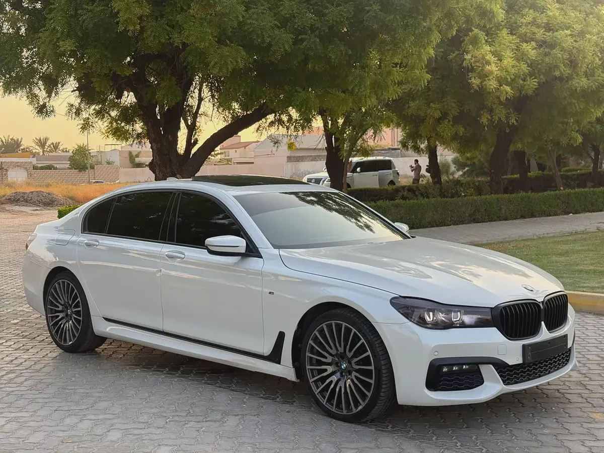 اول مالك من االوكالهStunning BMW 7-Series 730Li 2017 | GCC Specs | Low Mileage | Pristine Condition-17-17