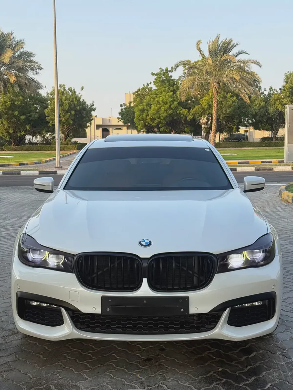 اول مالك من االوكالهStunning BMW 7-Series 730Li 2017 | GCC Specs | Low Mileage | Pristine Condition