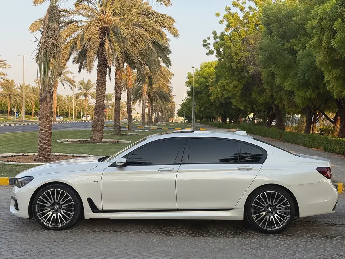 اول مالك من االوكالهStunning BMW 7-Series 730Li 2017 | GCC Specs | Low Mileage | Pristine Condition-19-19