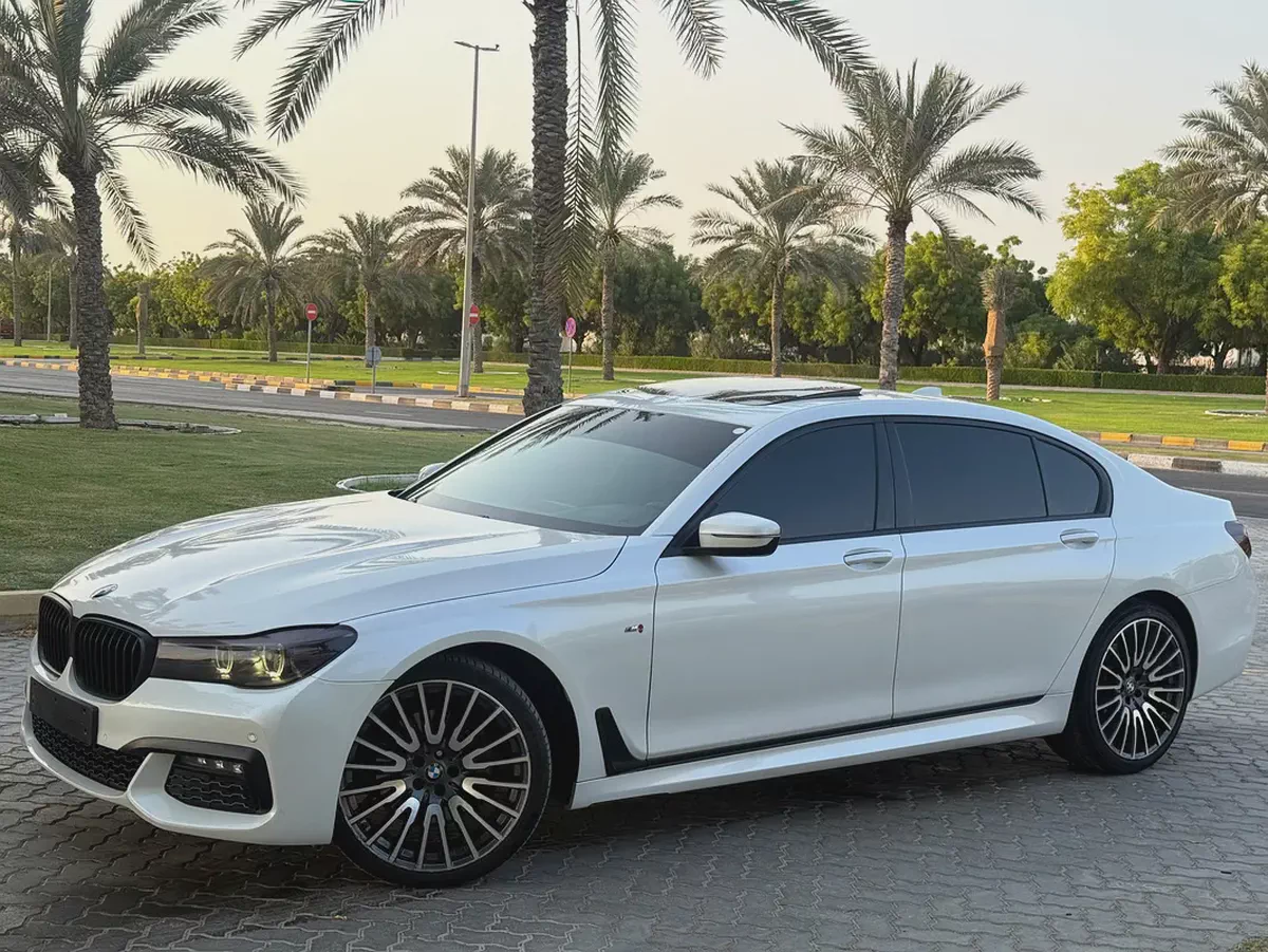 اول مالك من االوكالهStunning BMW 7-Series 730Li 2017 | GCC Specs | Low Mileage | Pristine Condition-2-2