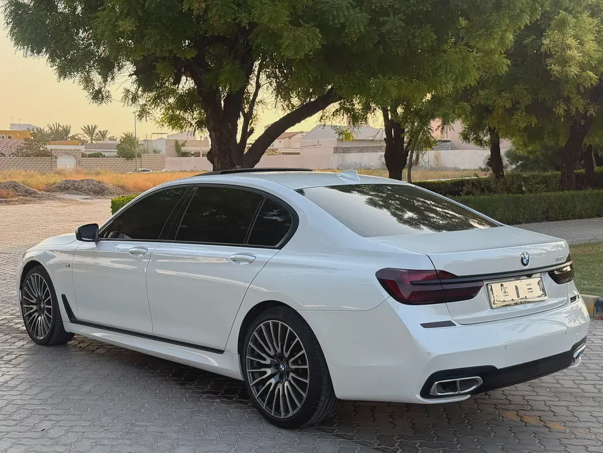 اول مالك من االوكالهStunning BMW 7-Series 730Li 2017 | GCC Specs | Low Mileage | Pristine Condition-4-4