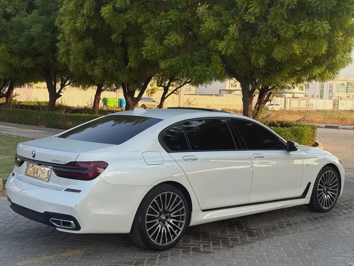 اول مالك من االوكالهStunning BMW 7-Series 730Li 2017 | GCC Specs | Low Mileage | Pristine Condition-5-5