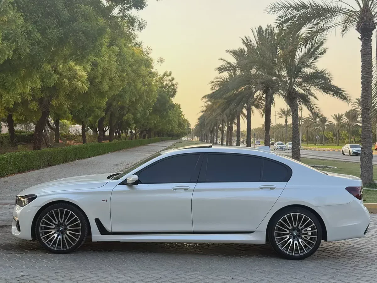 اول مالك من االوكالهStunning BMW 7-Series 730Li 2017 | GCC Specs | Low Mileage | Pristine Condition-7-7