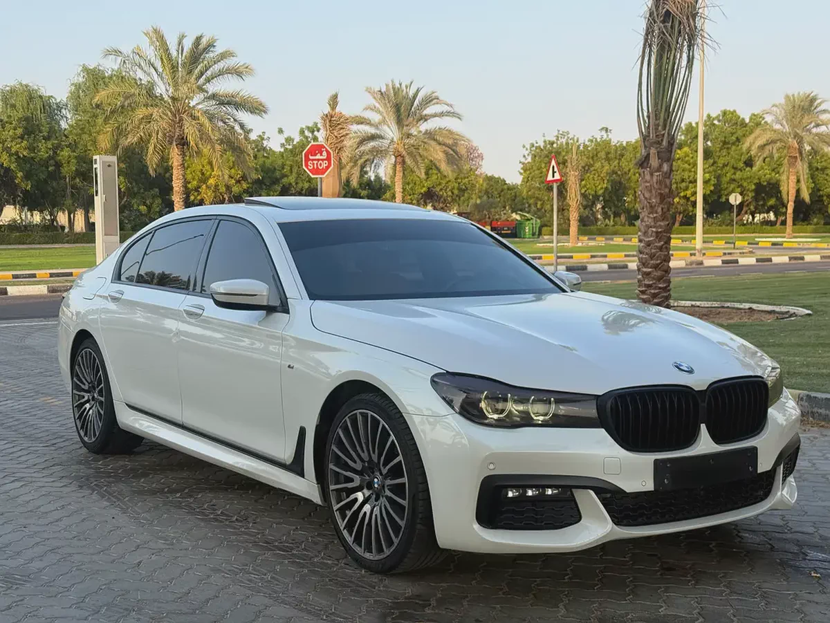 اول مالك من االوكالهStunning BMW 7-Series 730Li 2017 | GCC Specs | Low Mileage | Pristine Condition-8-8