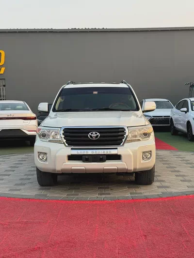 TOYOTA LAND CRUISER GXR 2012-1