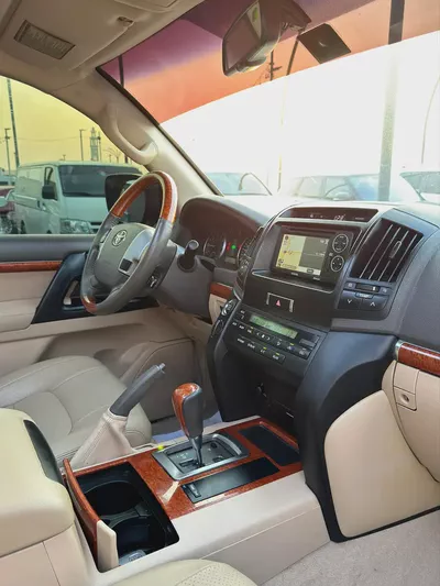 TOYOTA LAND CRUISER GXR 2012-4