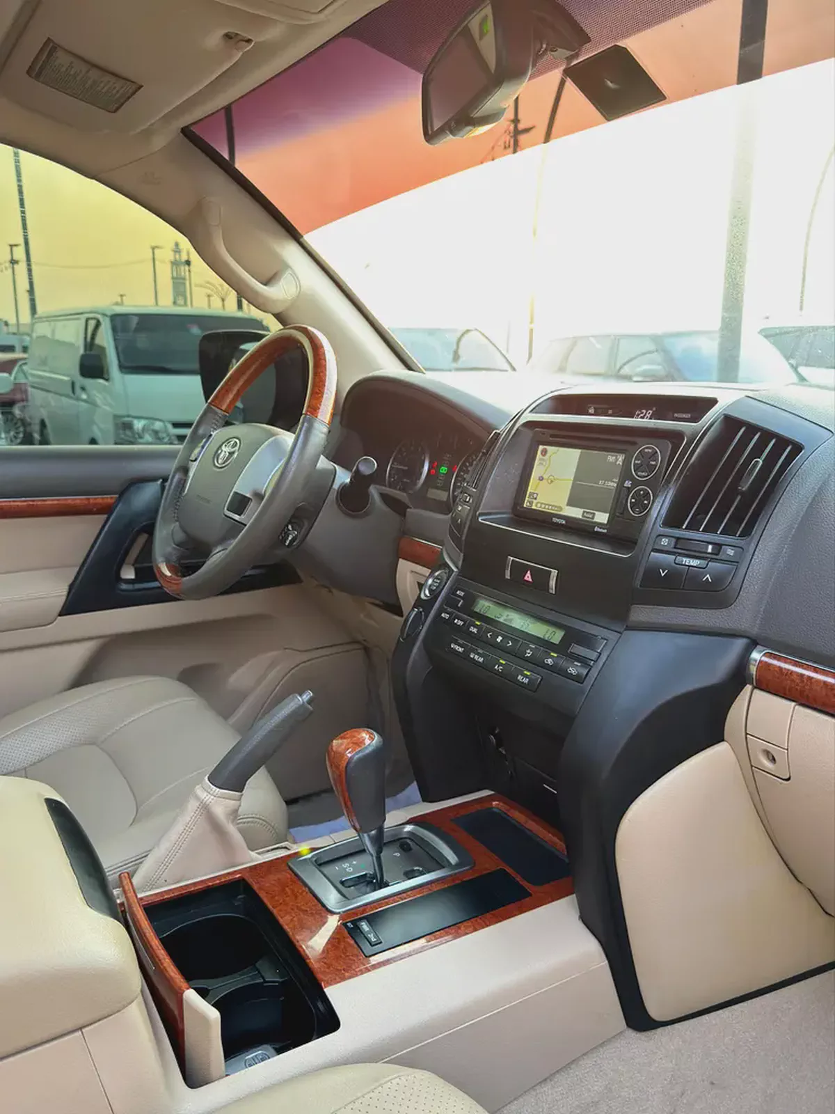 TOYOTA LAND CRUISER GXR 2012-4-4