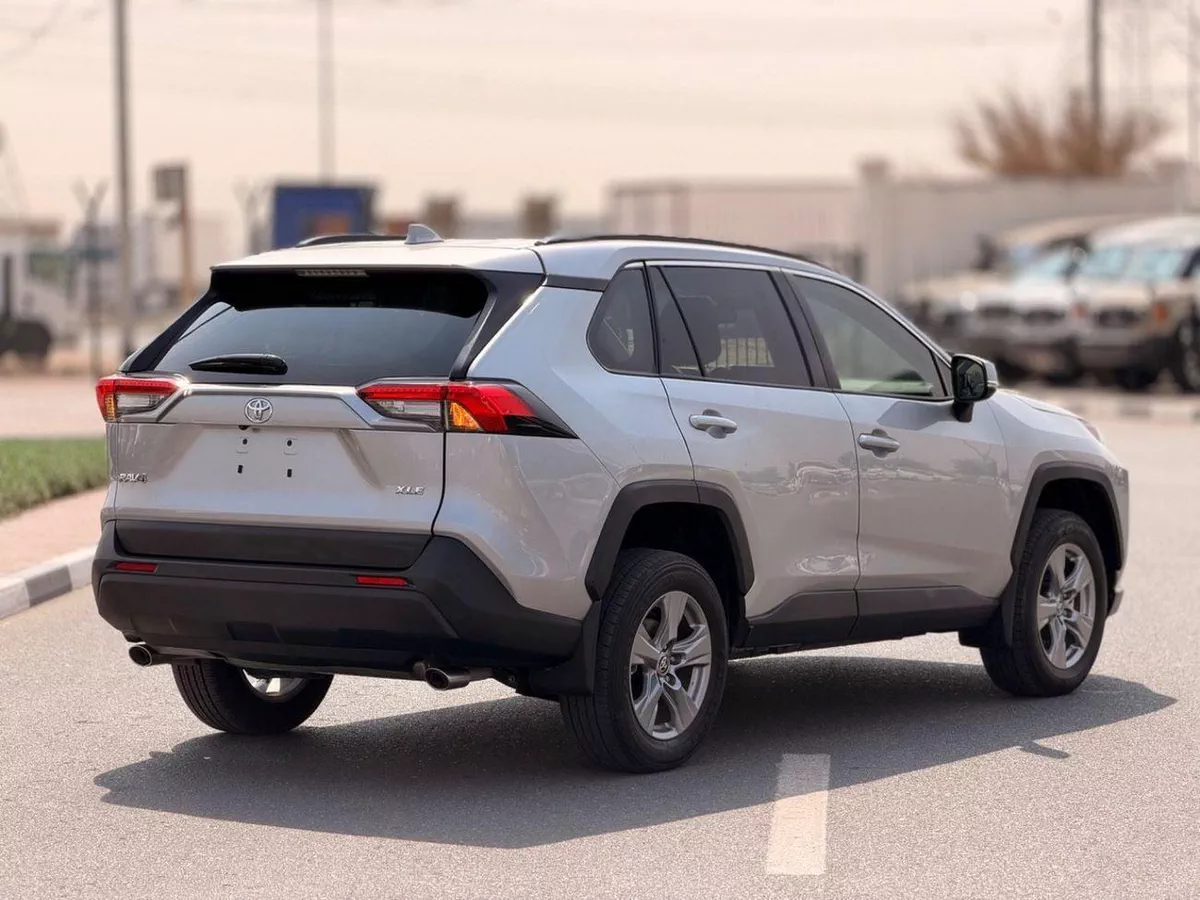 Toyota RAV4 XLE 2.5 L push start 2025 full option-2-0