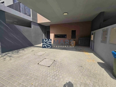 "Stunning 4-Bedroom Middle Unit Townhouse in Masaar – For rent-11