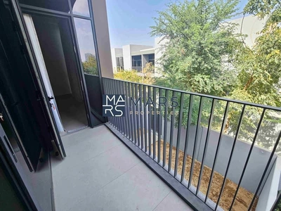 "Stunning 4-Bedroom Middle Unit Townhouse in Masaar – For rent-19