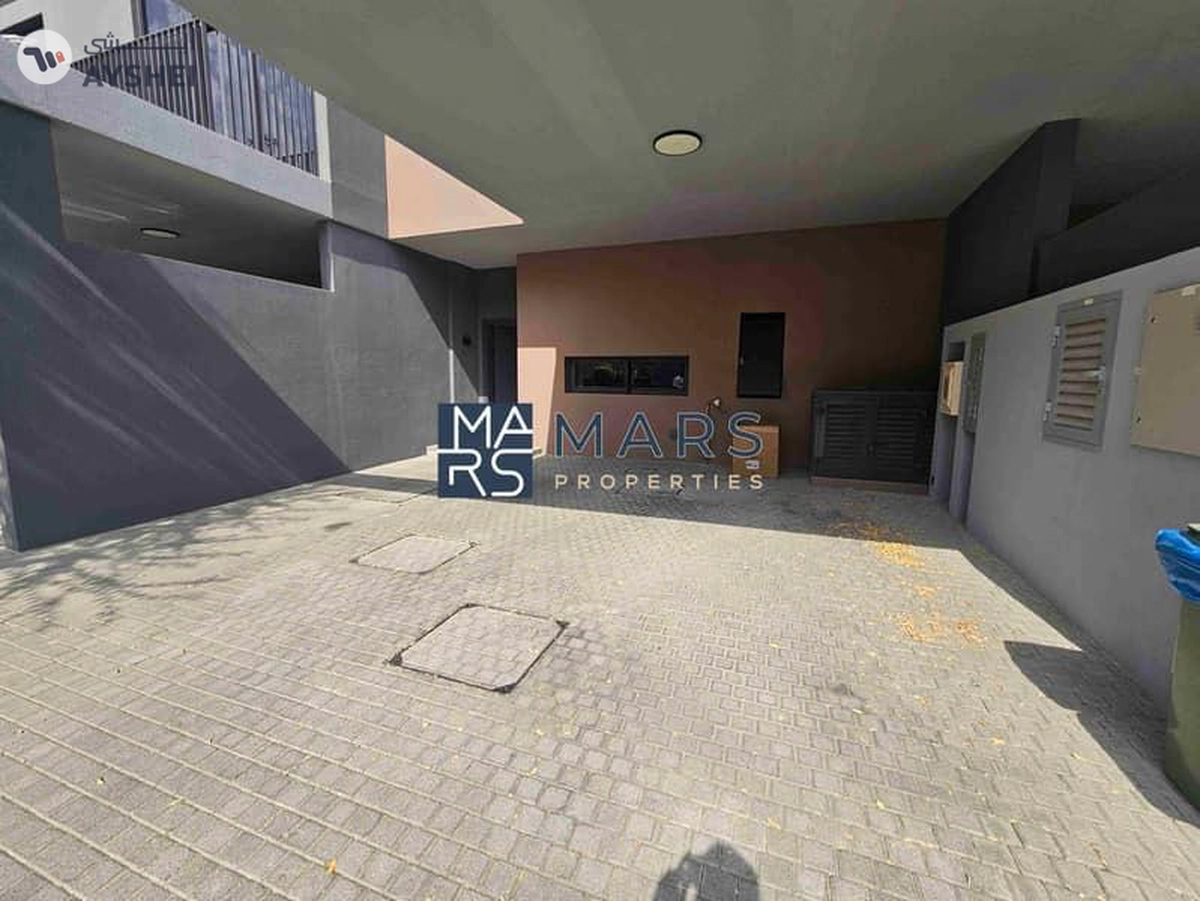 "Stunning 4-Bedroom Middle Unit Townhouse in Masaar – For rent-11-11